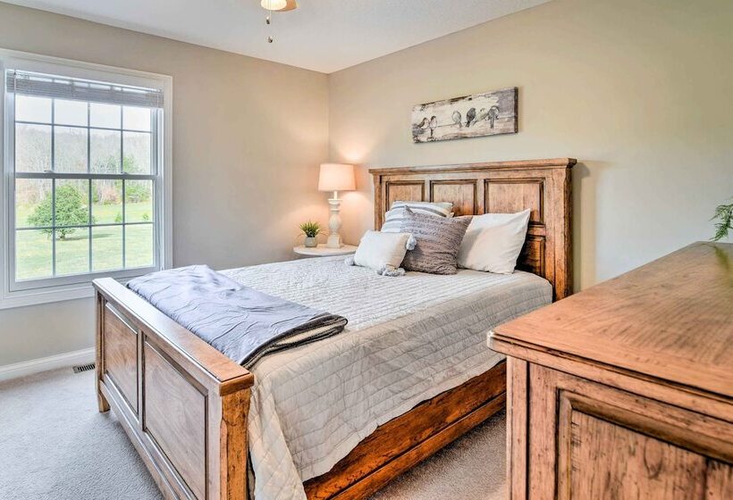 Secluded Retreat On 2 Acres Near Dale Hollow Lake!