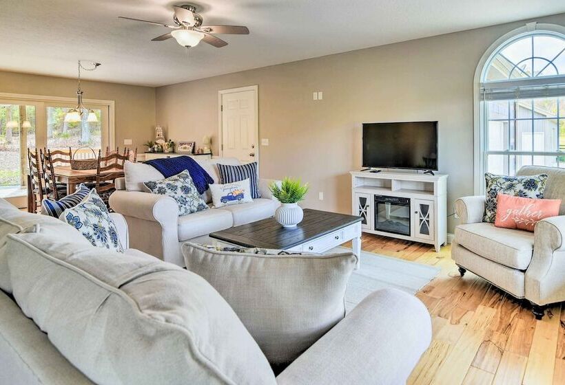 Secluded Retreat On 2 Acres Near Dale Hollow Lake!