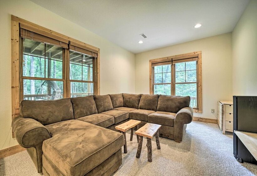Secluded Sapphire Chalet W/ Game Room + Decks