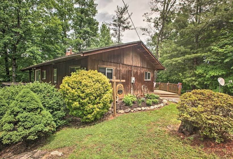 Secluded Stanardsville Cabin W/ 10 Acres & Hot Tub