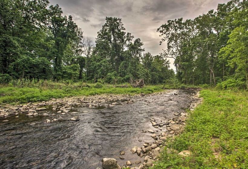 Secluded Stanardsville Cabin W/ 10 Acres & Hot Tub