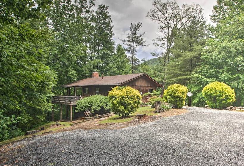 Secluded Stanardsville Cabin W/ 10 Acres & Hot Tub