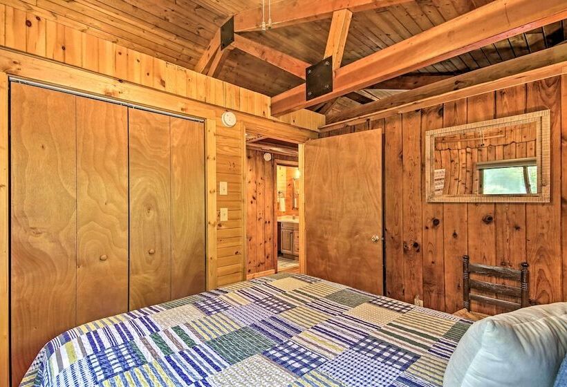 Secluded Stanardsville Cabin W/ 10 Acres & Hot Tub