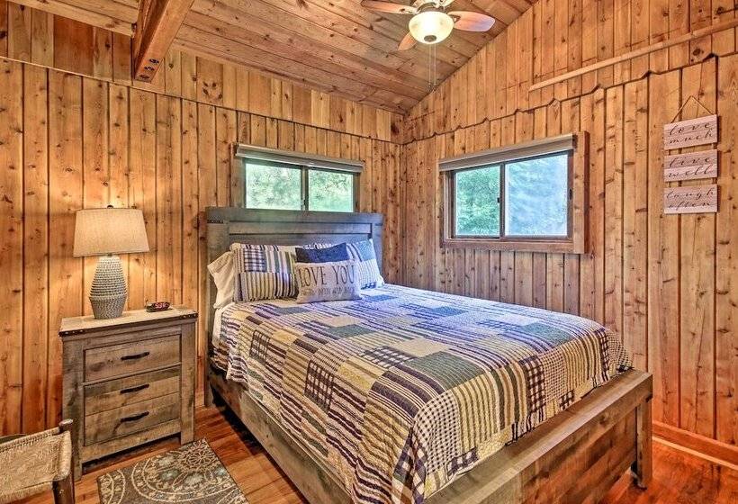 Secluded Stanardsville Cabin W/ 10 Acres & Hot Tub
