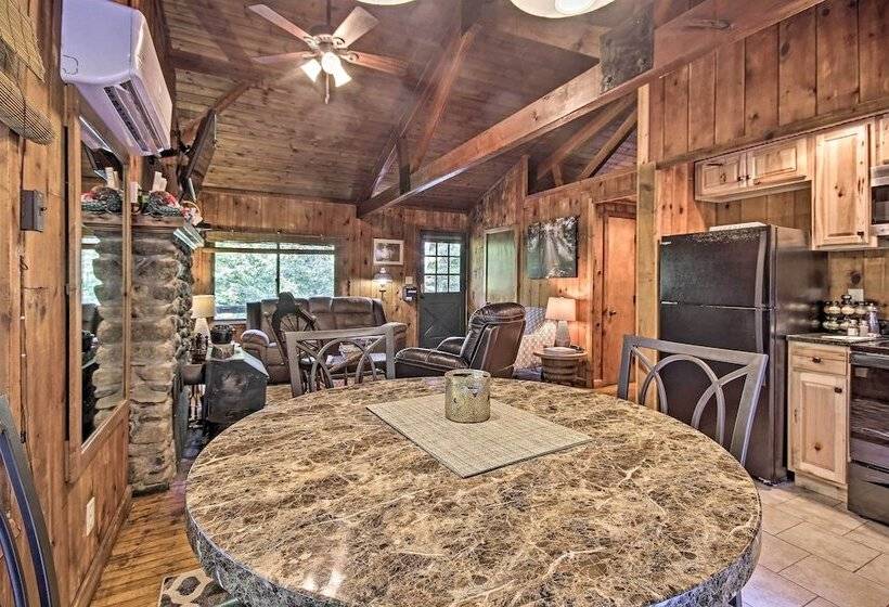 Secluded Stanardsville Cabin W/ 10 Acres & Hot Tub
