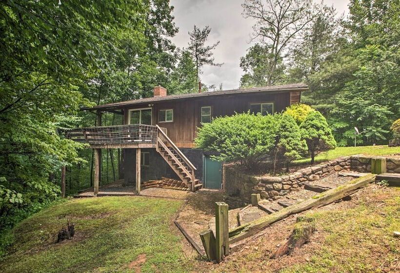 Secluded Stanardsville Cabin W/ 10 Acres & Hot Tub
