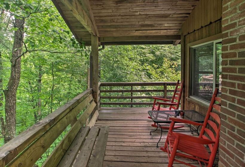 Secluded Stanardsville Cabin W/ 10 Acres & Hot Tub
