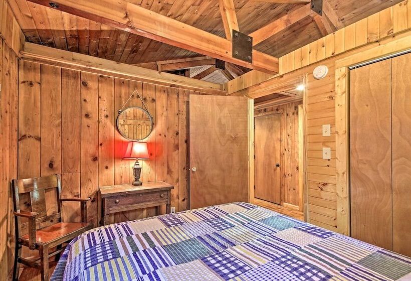 Secluded Stanardsville Cabin W/ 10 Acres & Hot Tub