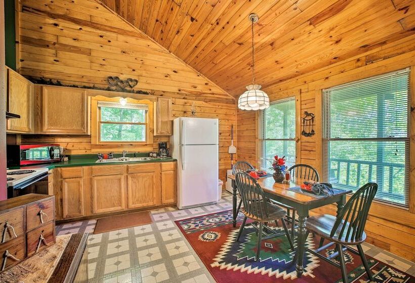 Secluded Studio W/ Deck, ~8 Miles To Beaver Lake!