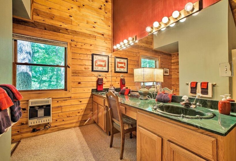 Secluded Studio W/ Deck, ~8 Miles To Beaver Lake!