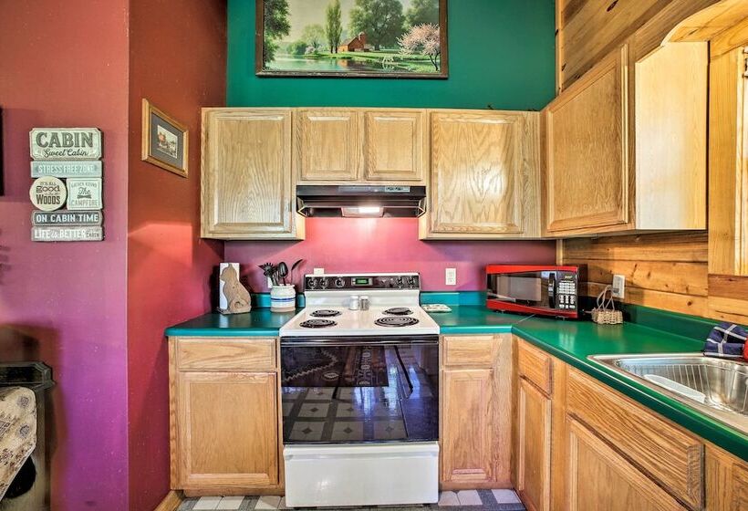 Secluded Studio W/ Deck, ~8 Miles To Beaver Lake!