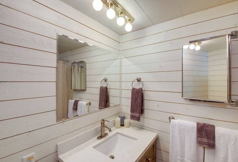 Hike, Bike & Boat: Cabin W/ Dock On Seeley Lake!