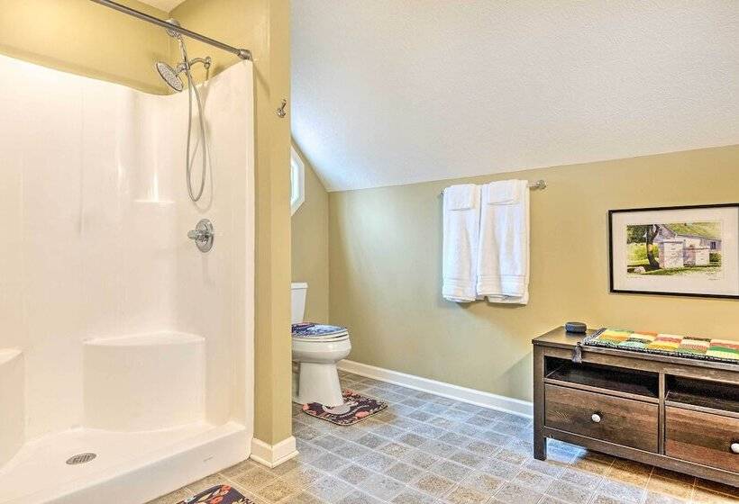 Serene Bloomington Home: Deck & Forest Views