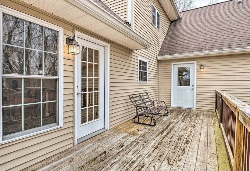 Serene Bloomington Home: Deck & Forest Views