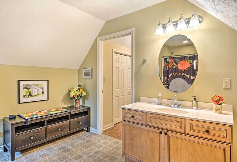 Serene Bloomington Home: Deck & Forest Views