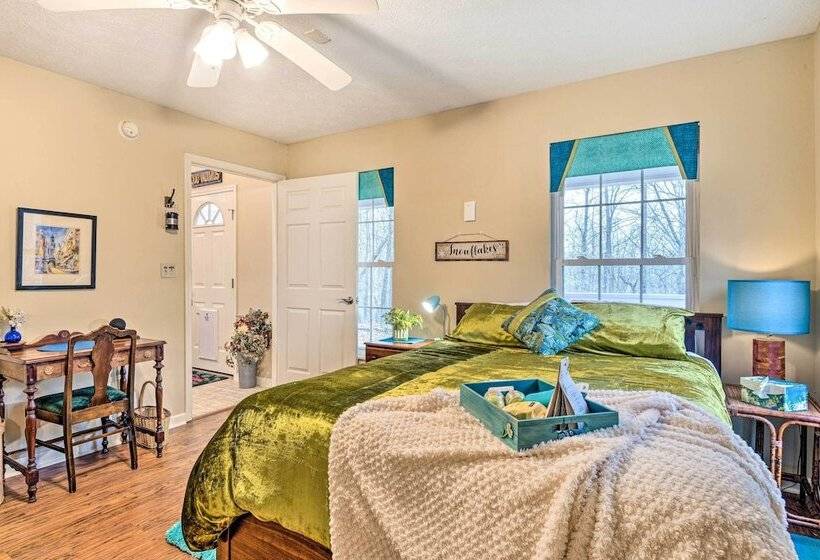 Serene Bloomington Home: Deck & Forest Views