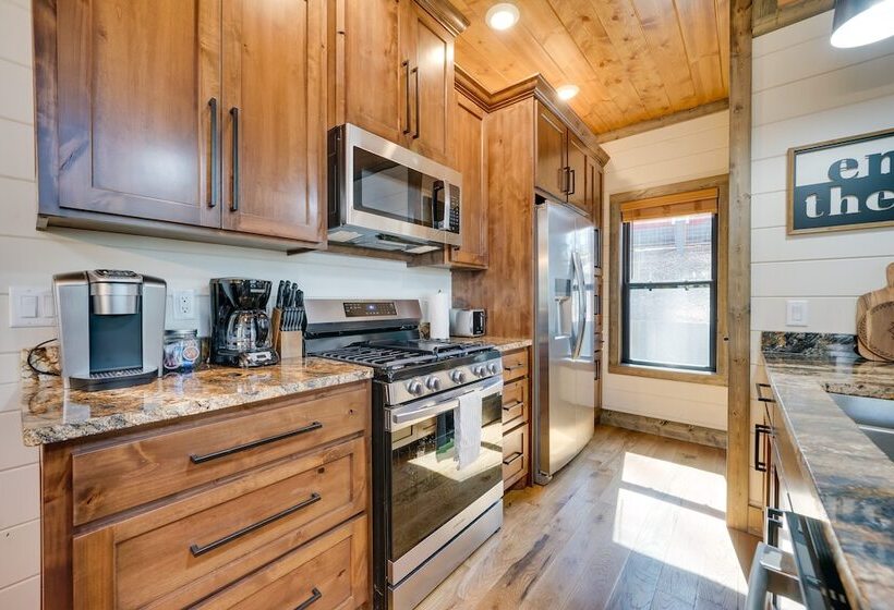 Serene Broken Bow Cabin W/ Hot Tub & Fire Pit!