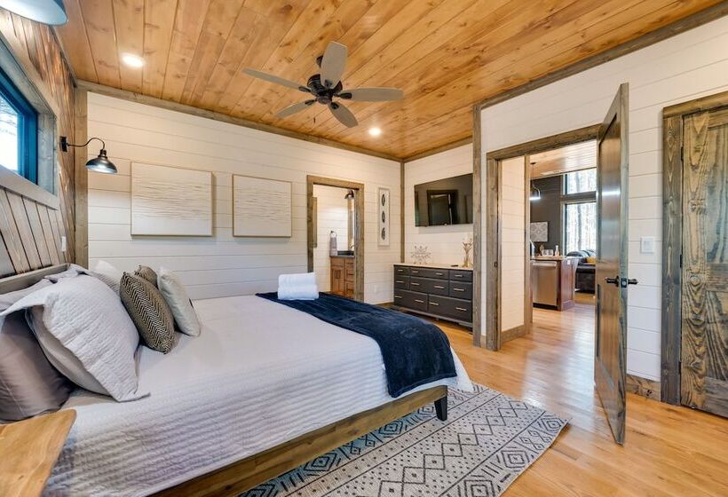 Serene Broken Bow Cabin W/ Hot Tub & Fire Pit!