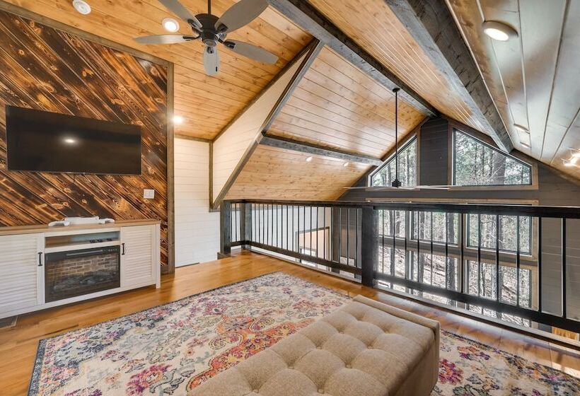 Serene Broken Bow Cabin W/ Hot Tub & Fire Pit!