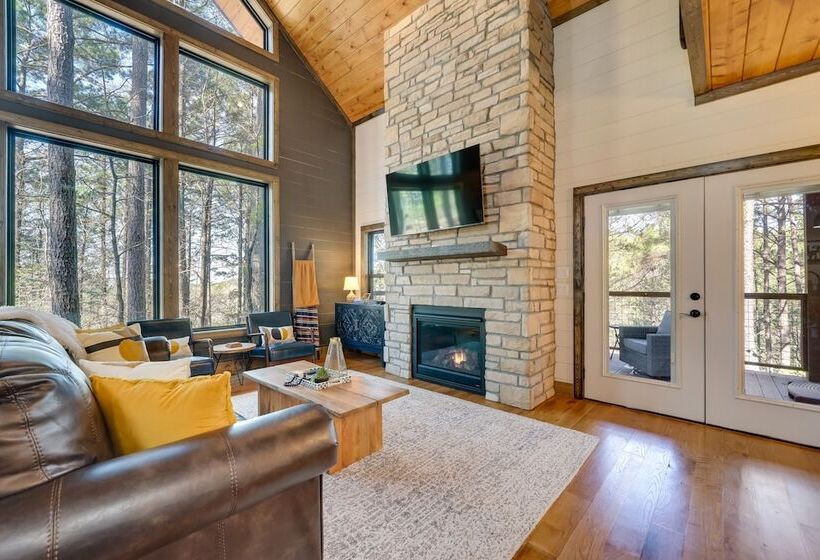 Serene Broken Bow Cabin W/ Hot Tub & Fire Pit!