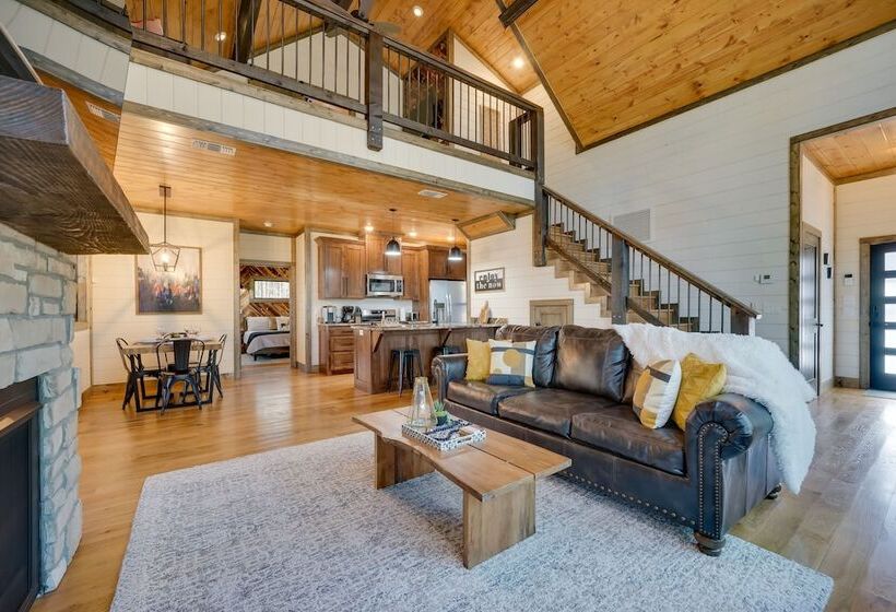 Serene Broken Bow Cabin W/ Hot Tub & Fire Pit!