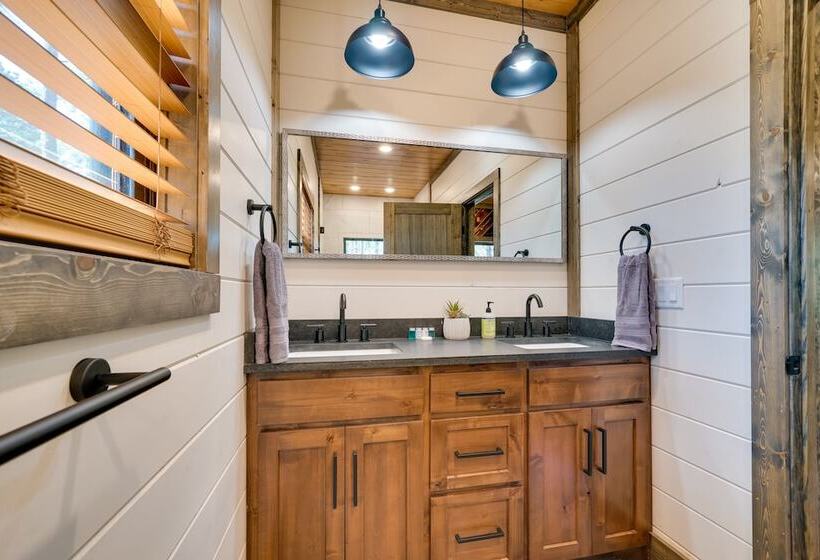 Serene Broken Bow Cabin W/ Hot Tub & Fire Pit!