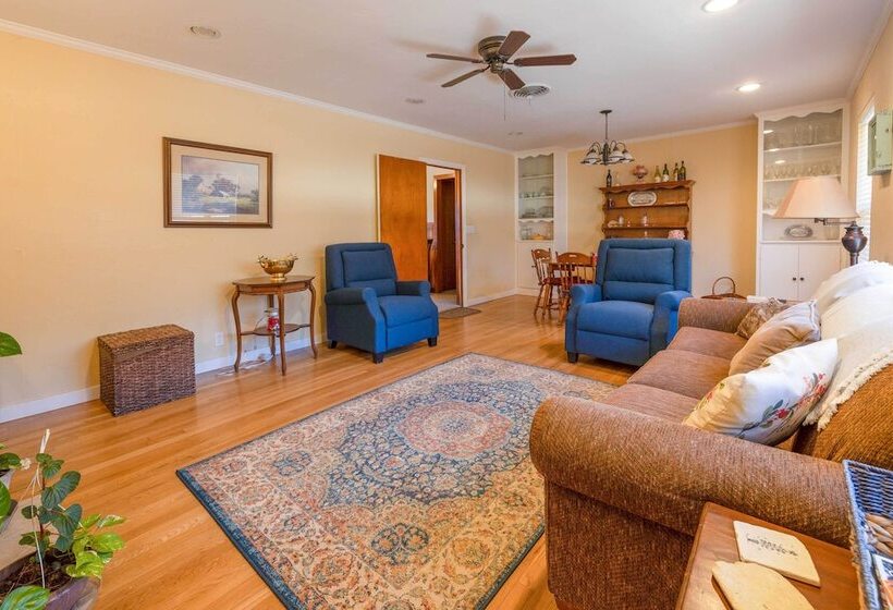 Serene, Country Retreat ~ 12 Mi To Main St!