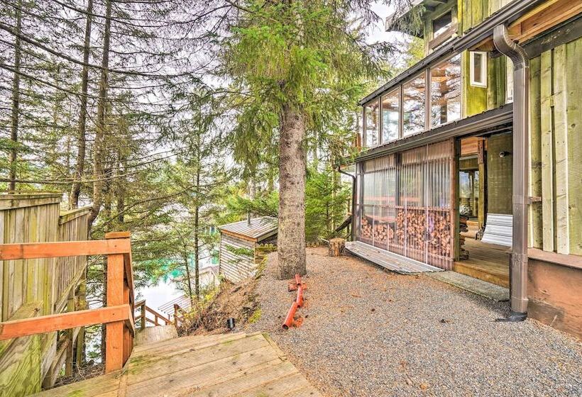 Serene Seldovia Cabin W/ Deck, Grill & Views!