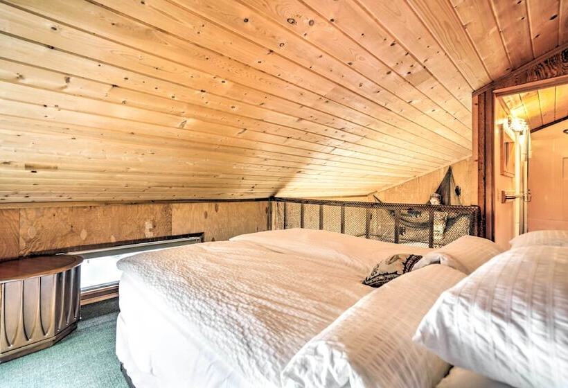 Serene Seldovia Cabin W/ Deck, Grill & Views!