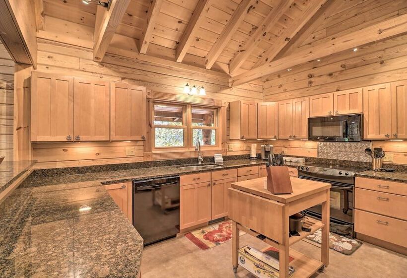 Serenity Woods  Cabin W/ Hot Tub & Fire Pit