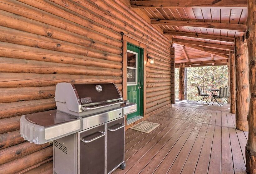 Serenity Woods  Cabin W/ Hot Tub & Fire Pit