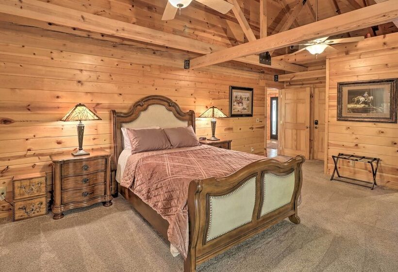 Serenity Woods  Cabin W/ Hot Tub & Fire Pit