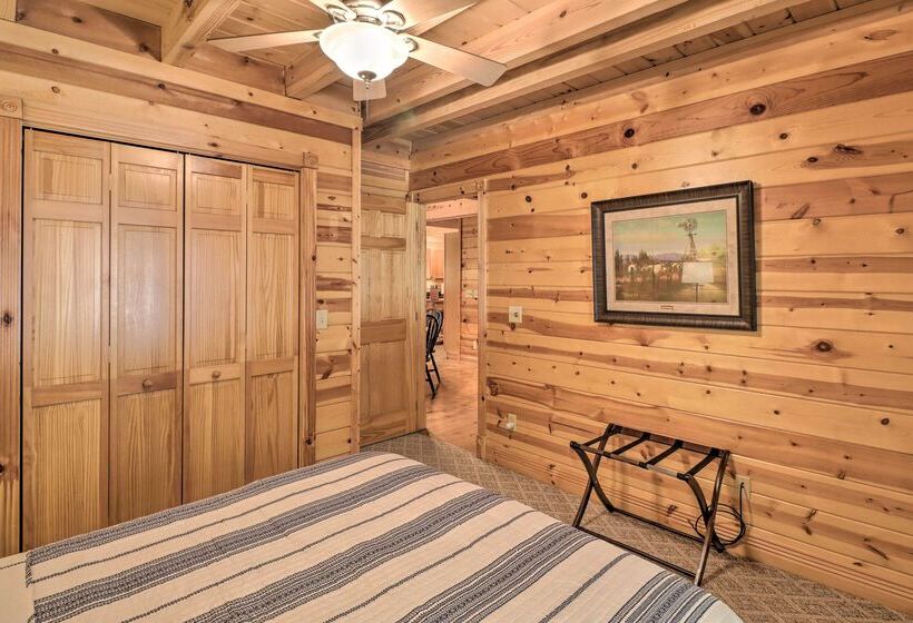 Serenity Woods  Cabin W/ Hot Tub & Fire Pit