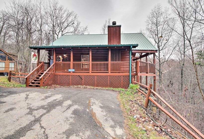 Rustic Sevierville Cabin: Private Hot Tub & Games!