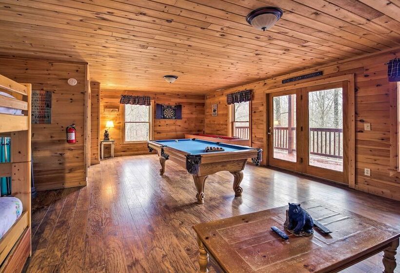 Rustic Sevierville Cabin: Private Hot Tub & Games!