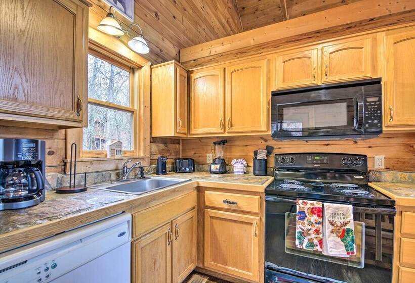 Rustic Sevierville Cabin: Private Hot Tub & Games!