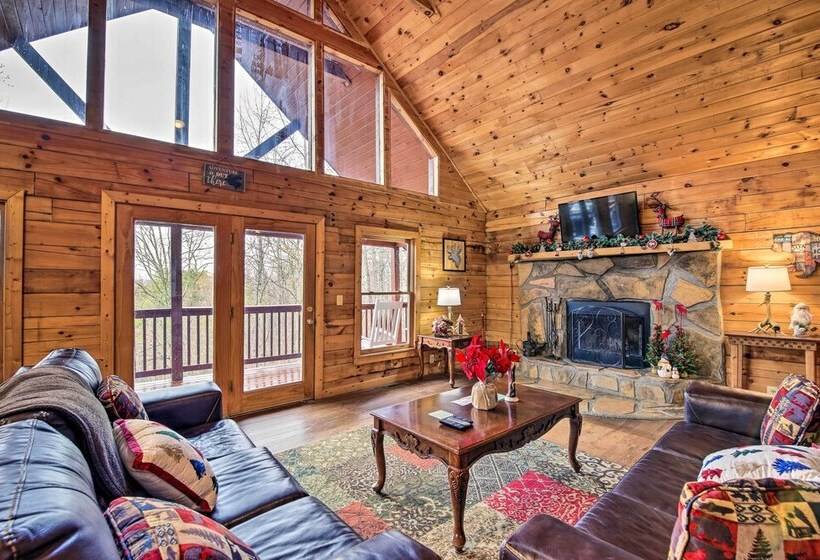 Rustic Sevierville Cabin: Private Hot Tub & Games!