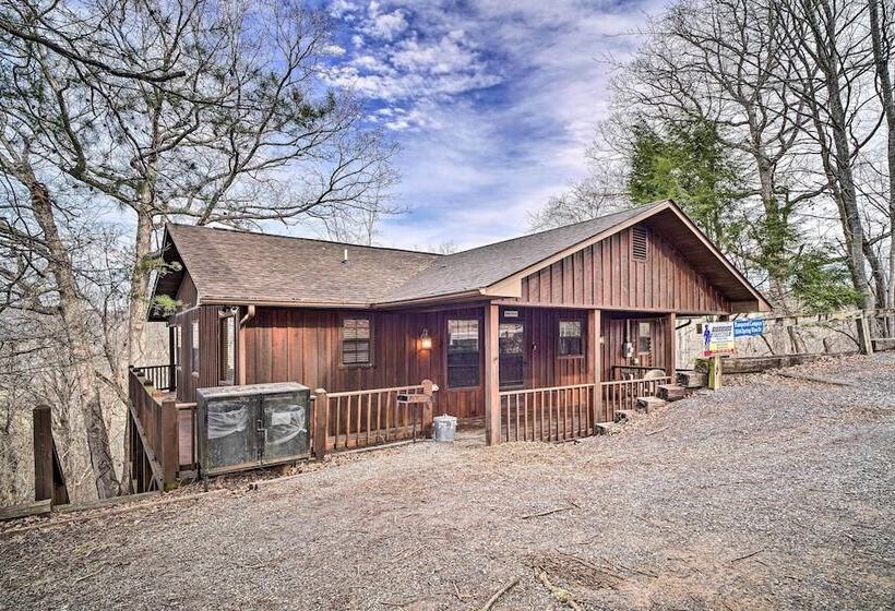 Peaceful Sevierville Cabin W/ Hot Tub & Grill