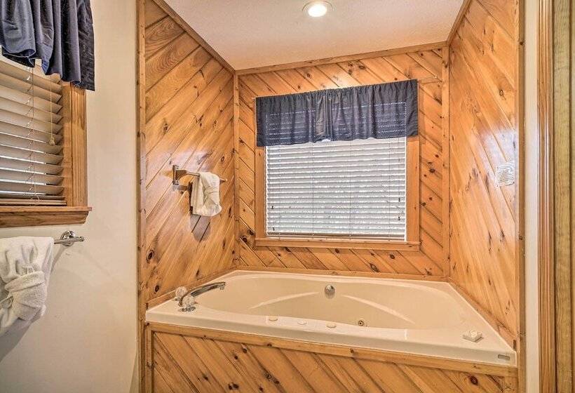 Peaceful Sevierville Cabin W/ Hot Tub & Grill