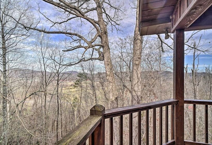 Peaceful Sevierville Cabin W/ Hot Tub & Grill