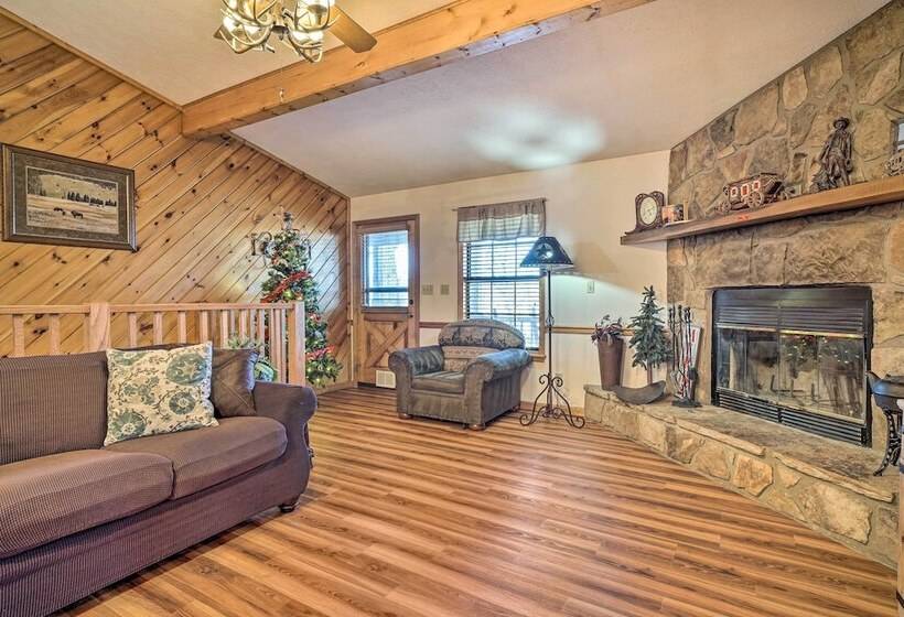 Peaceful Sevierville Cabin W/ Hot Tub & Grill
