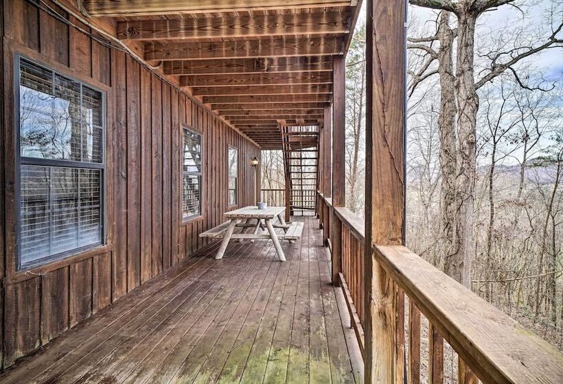 Peaceful Sevierville Cabin W/ Hot Tub & Grill