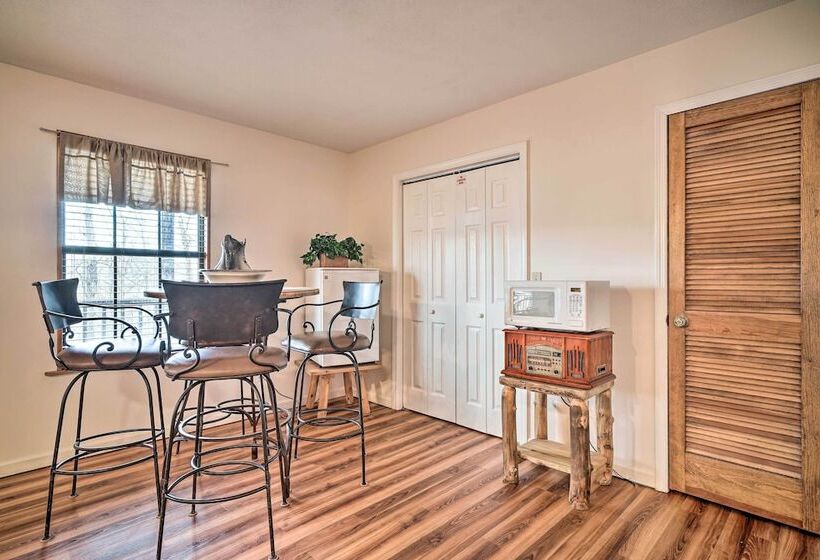 Peaceful Sevierville Cabin W/ Hot Tub & Grill