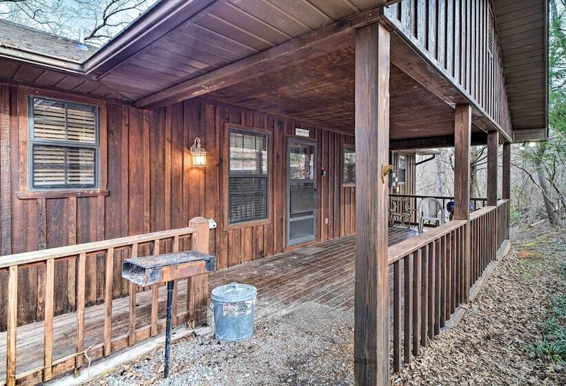 Peaceful Sevierville Cabin W/ Hot Tub & Grill