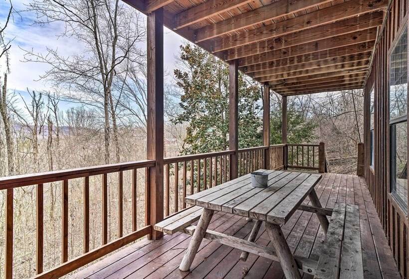 Peaceful Sevierville Cabin W/ Hot Tub & Grill