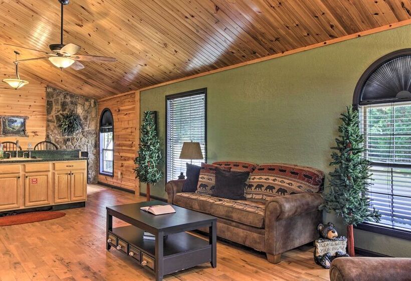 Sevierville Overlook Cabin: 9 Miles To Gatlinburg!