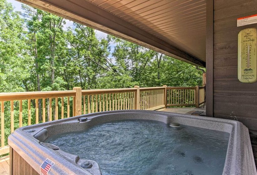 Sevierville Overlook Cabin: 9 Miles To Gatlinburg!