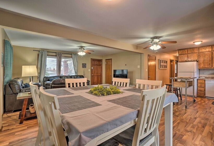 Shell Knob Home W/ Fire Pit, Near Table Rock Lake!