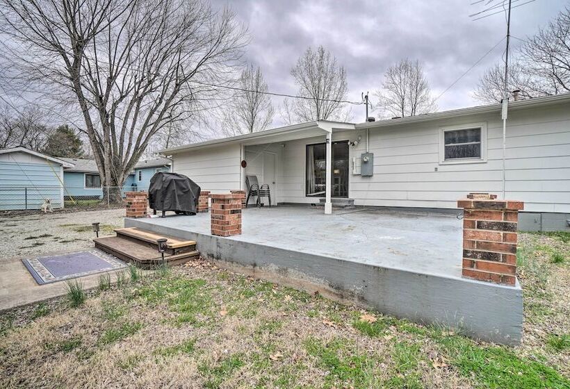 Shell Knob Home W/ Fire Pit, Near Table Rock Lake!