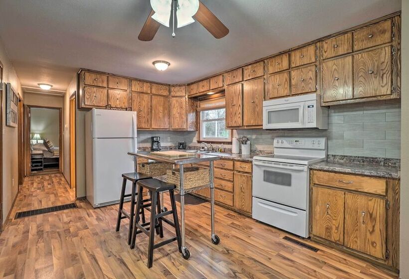 Shell Knob Home W/ Fire Pit, Near Table Rock Lake!